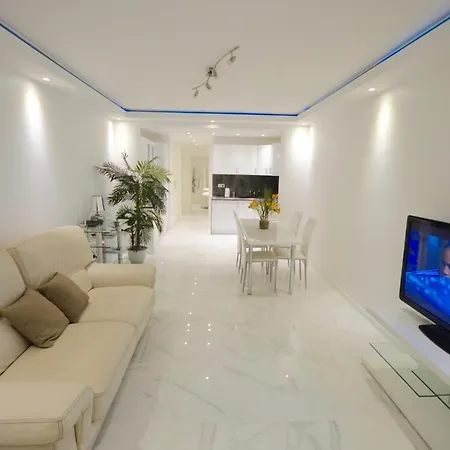 Luxueux De 2 Pieces , Etage Eleve , Terrasse Face A La , A Saisir! * Antibes
