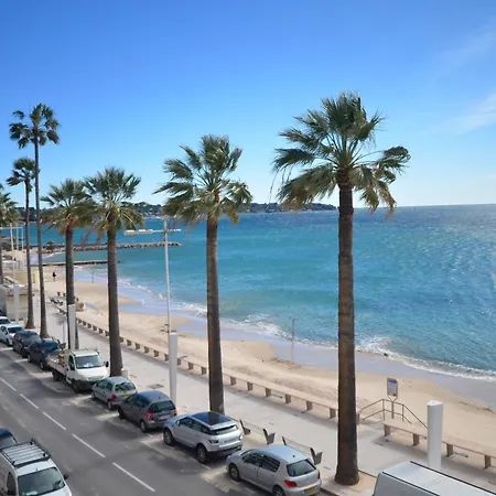 Luxueux De 2 Pieces , Etage Eleve , Terrasse Face A La , A Saisir! * Antibes