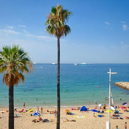 Luxueux De 2 Pieces , Etage Eleve , Terrasse Face A La , A Saisir! Daire Antibes