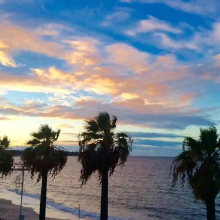 Luxueux De 2 Pieces , Etage Eleve , Terrasse Face A La , A Saisir! * Antibes