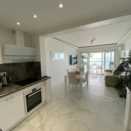 Luxueux De 2 Pieces , Etage Eleve , Terrasse Face A La , A Saisir! * Antibes