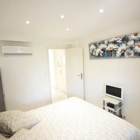 Luxueux De 2 Pieces , Etage Eleve , Terrasse Face A La , A Saisir!