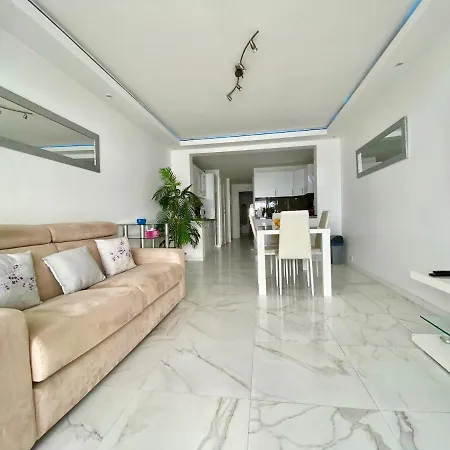 Luxueux De 2 Pieces , Etage Eleve , Terrasse Face A La , A Saisir!