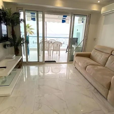 Apartment Luxueux De 2 Pieces , Etage Eleve , Terrasse Face A La , A Saisir! Antibes